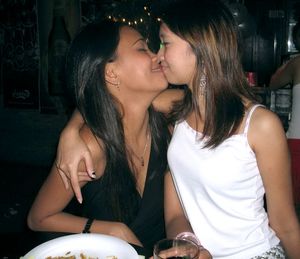 asian girls kissing